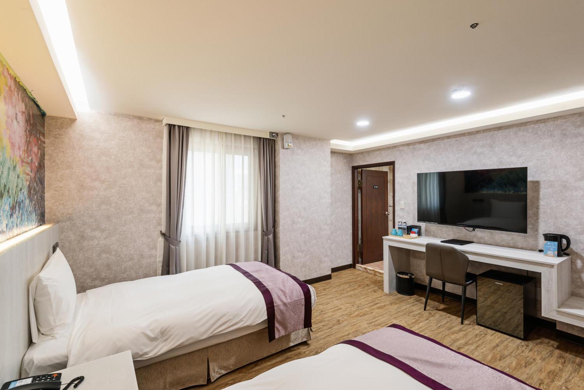 Mercury Hotel Taichung Room photo